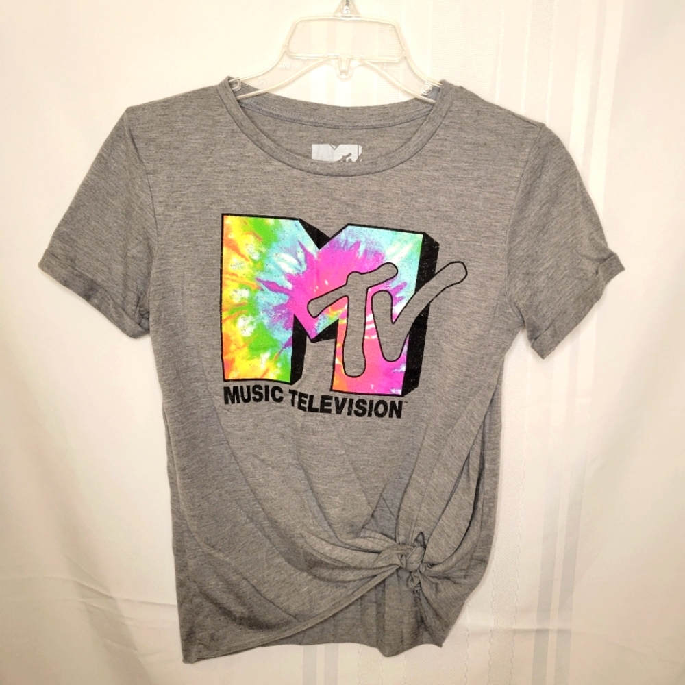 MTV Tie-Dyed Graphic Cropped Cuffed Sleeve Knotted Detail Large